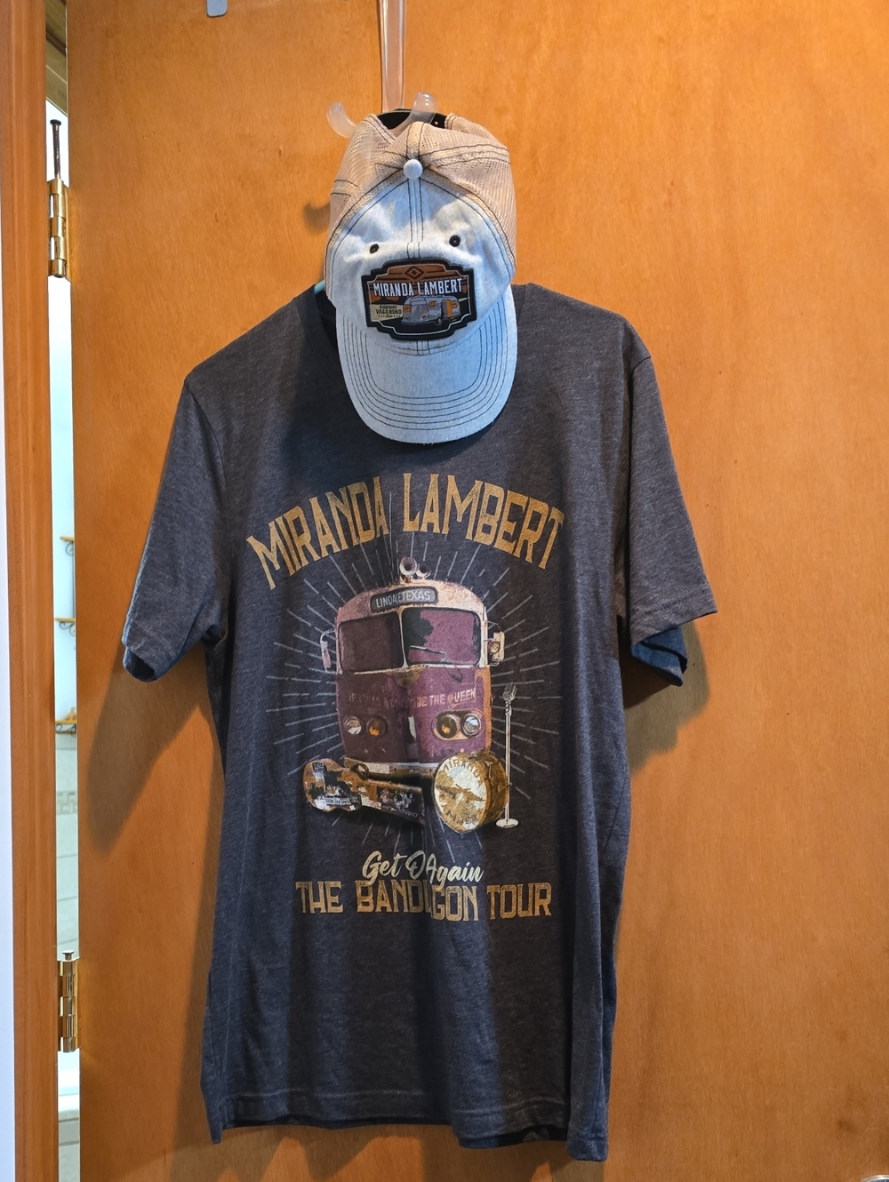 Miranda Lambert Men’s Graphic Tour T‑Shirt - Charcoal With Tour Hat(combo)